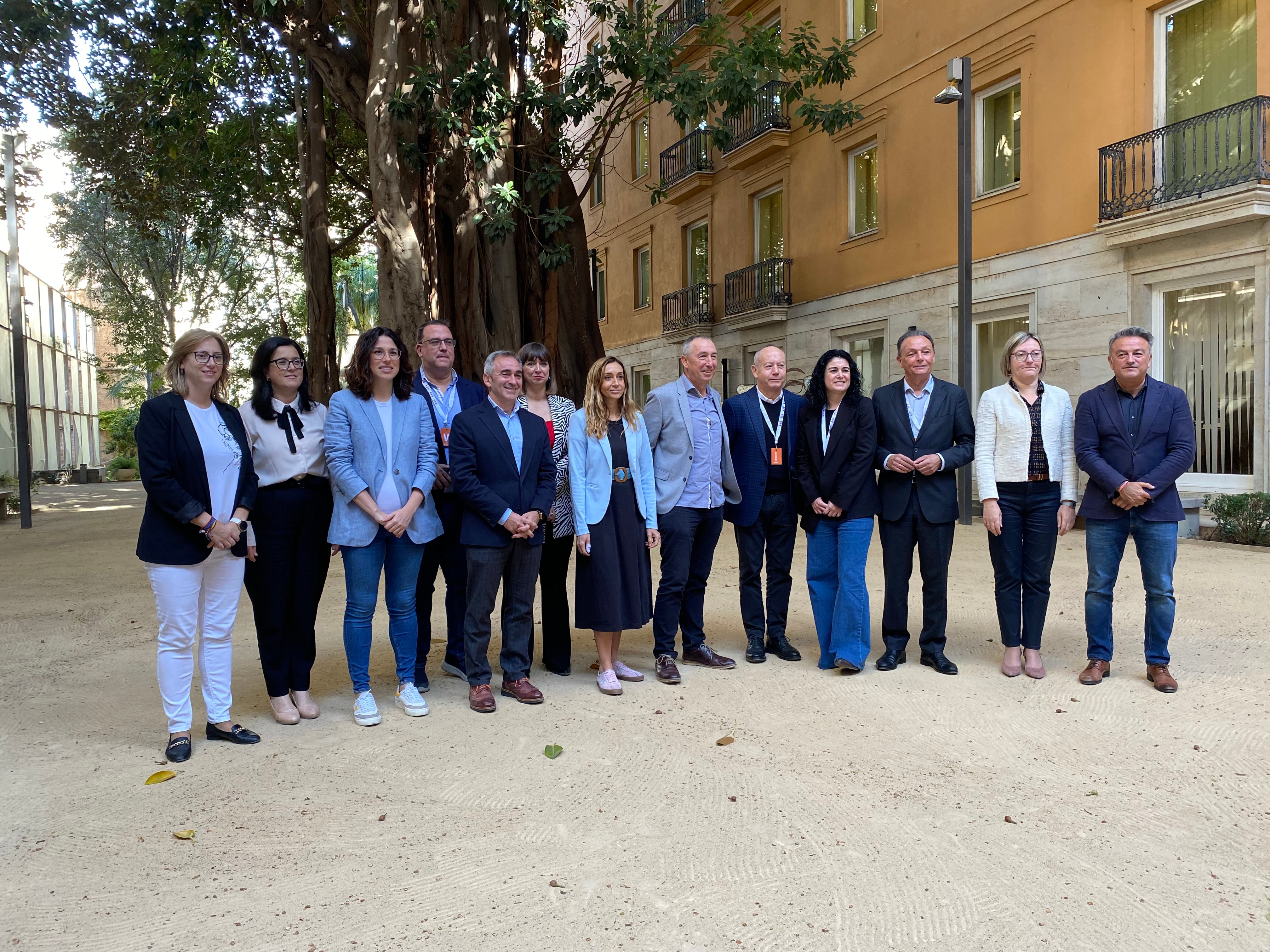 Representantes de la plataforma Per un Finançament Just en les Corts