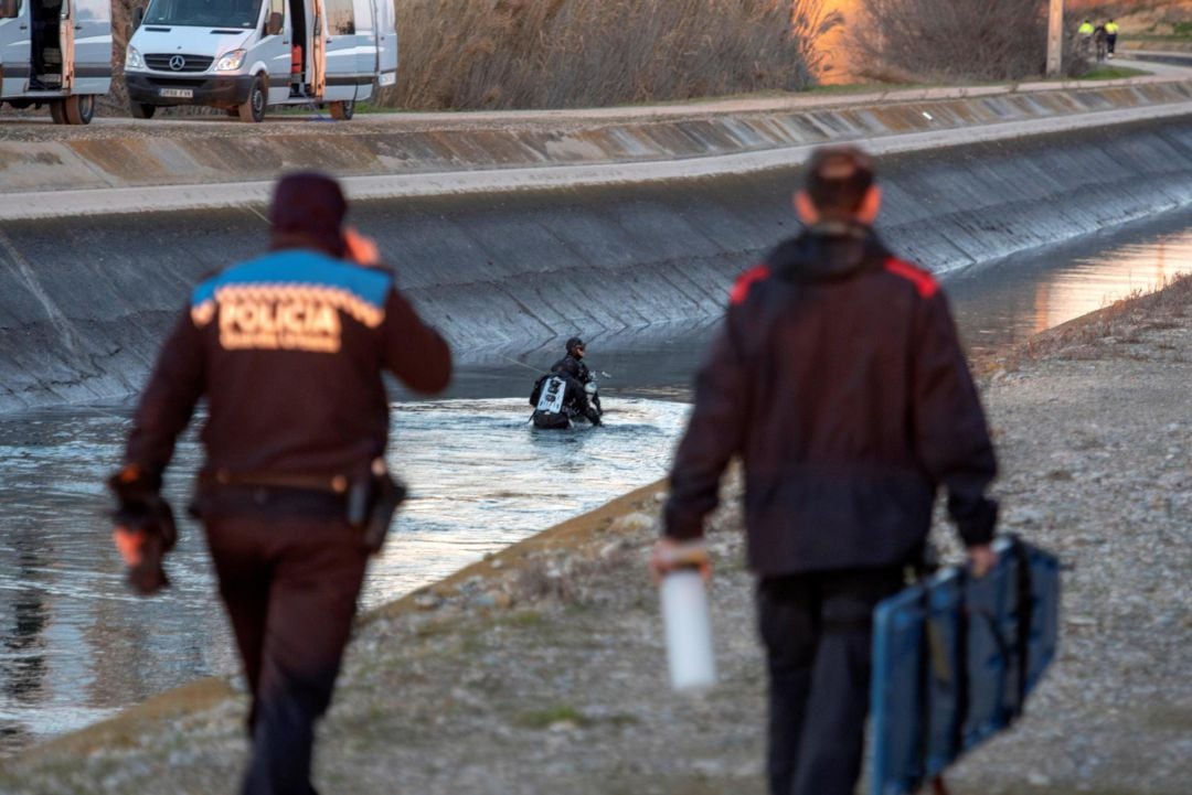 La unidad subacuática de los Mossos recupera en el canal de Seròs el cuerpo de la mujer de 39 años de Les Borges, desaparecida en la magrugada del sábado.