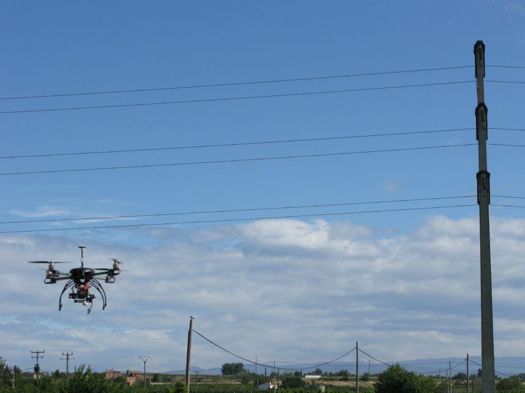 Drone de Endesa para revisar el tendido eléctrico.