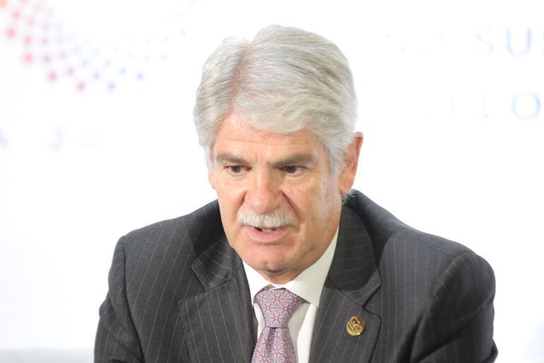  Alfonso Dastsi, Ministro de Asuntos Exteriores