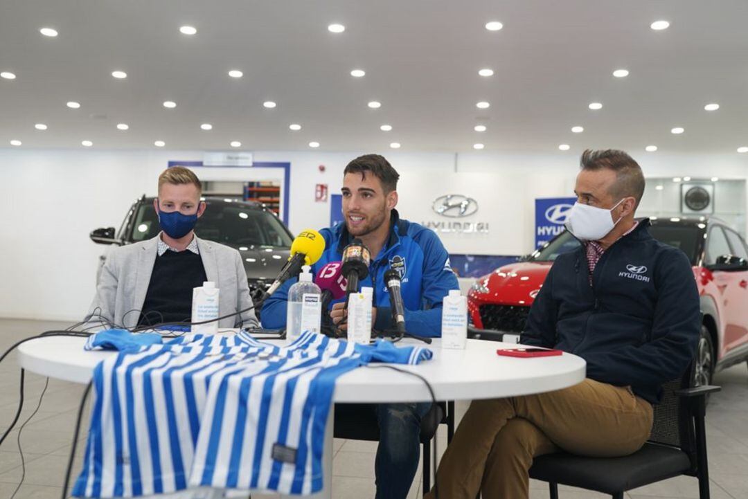 Manel Martínez, presentado como nuevo jugador del Atlético Baleares.