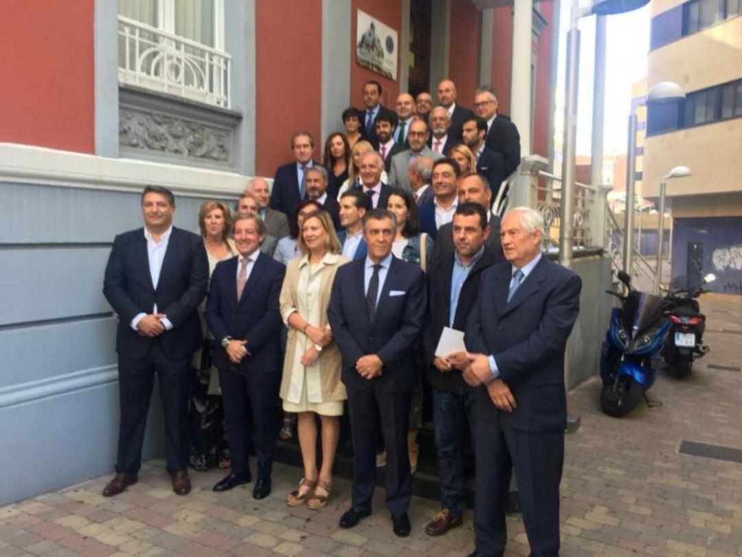 Foto de familia de la nueva junta directiva