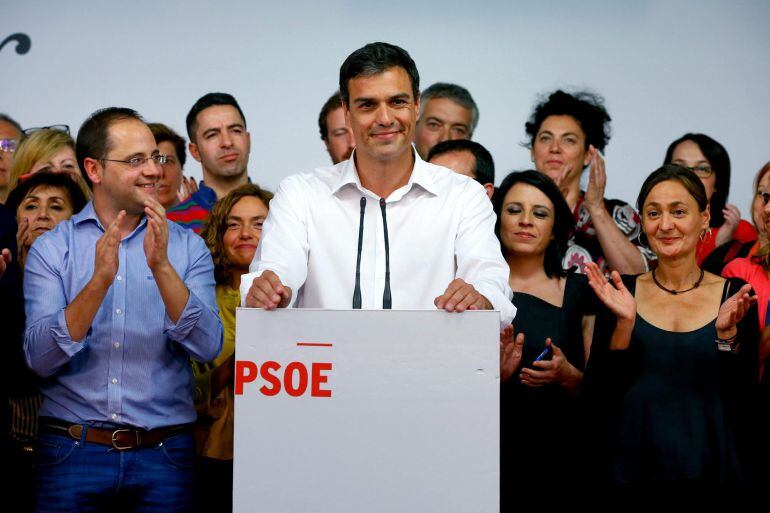 El secretario general del PSOE, Pedro Sánchez, comparece en la sede federal para comentar los resultados electorales.