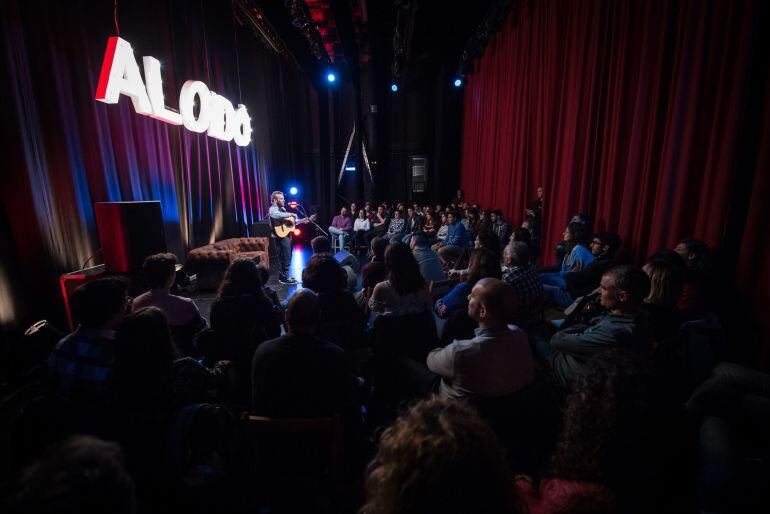 &quot;El niño de la Hipoteca&quot; en su concierto en el teatro Martín Recuerda