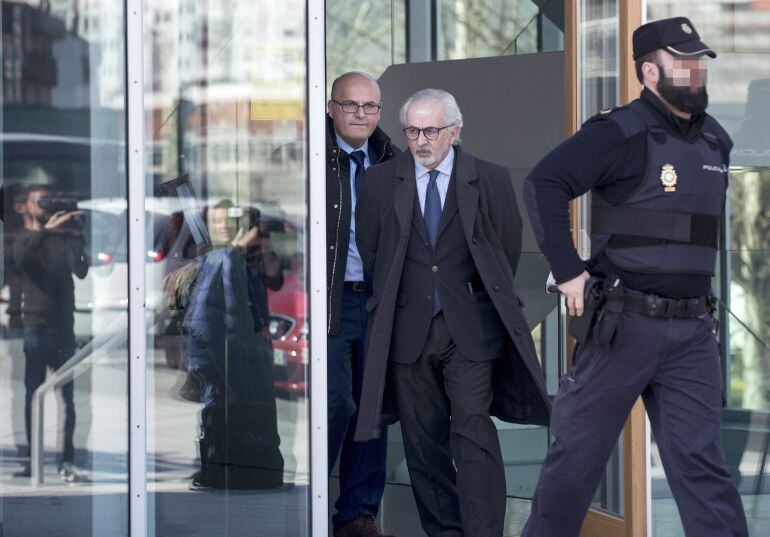 Foto de archivo. Baltar y su abogado saliendo de los juzgados de Ourense