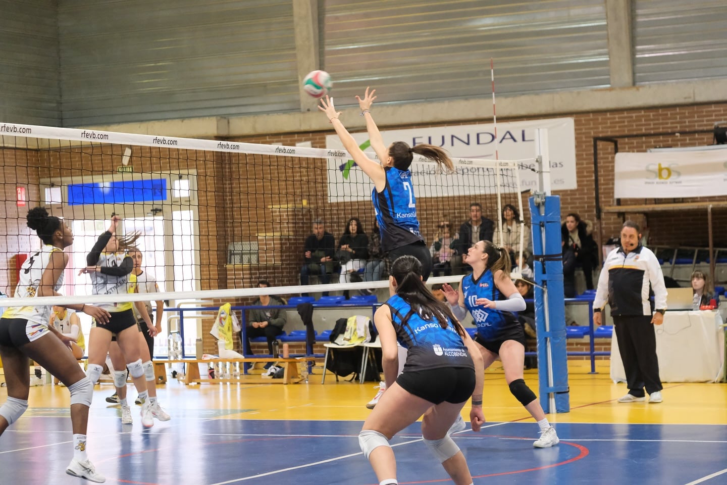 Feel Volley Alcobendas - CD Astillero