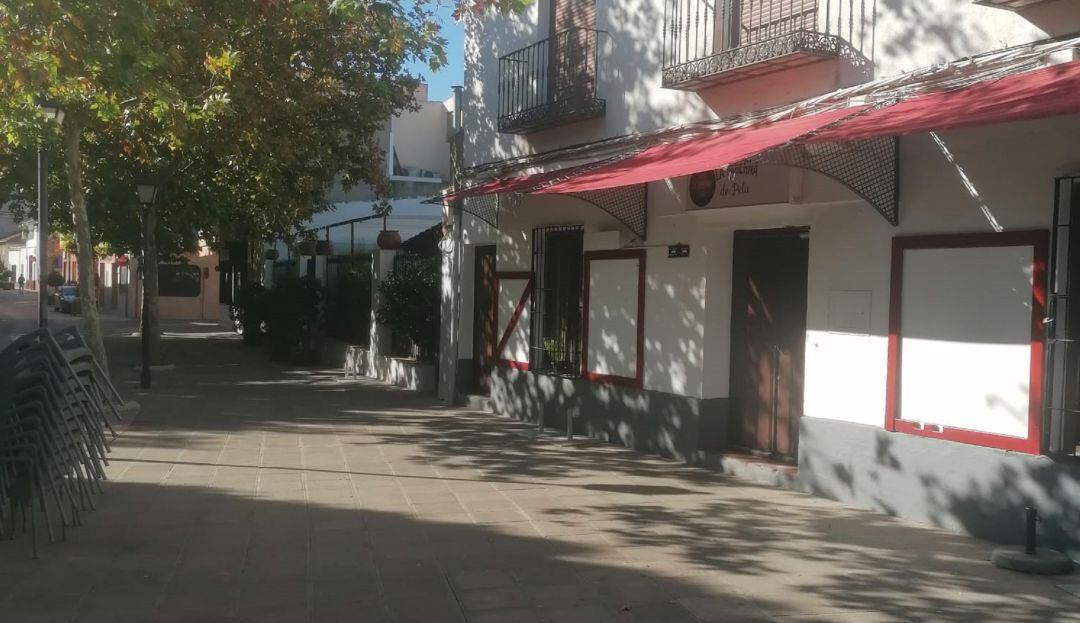 Imagen de la terraza de Anselmo Baos, en la Calle Nieves de Bolaños, cerrada desde hace más de un mes, antes de que se decretara el confinamiento.