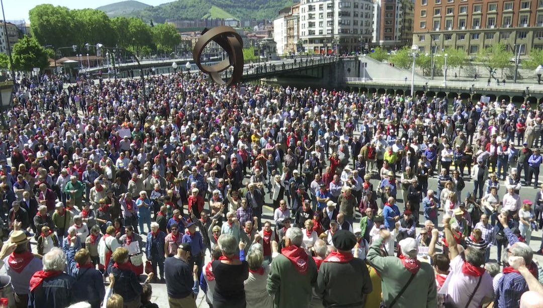 Manifestación de pensionistas en Bilbao para defender sus derechos. 
 
 