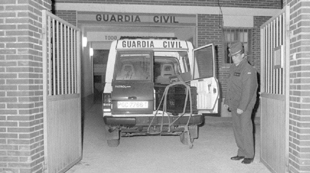 Imagen de archivo de los agentes de la Guardia Civil durante la investigación del crimen de Alcàsser. 