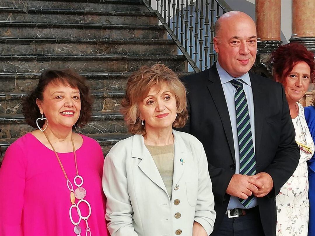 La Ministra Carcedo, junto a la Subdelegada del Gobierno, Rafi Valenzuela y el presidente de la Diputación, Antonio Ruiz