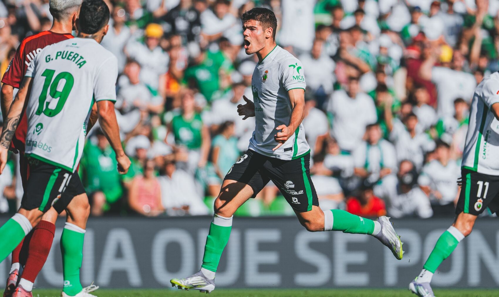 Peio Canales, celebrando su primer gol.
