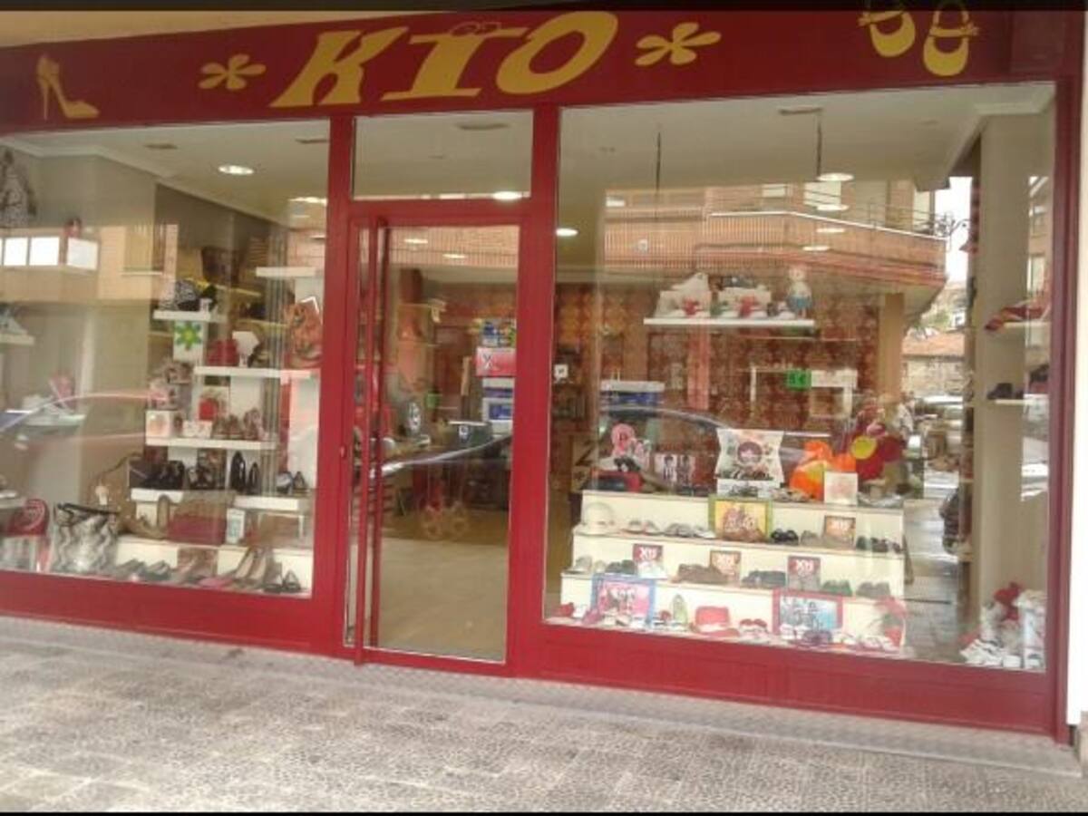 Atracan a punta de pistola una zapatería en Aguilar de Campoo