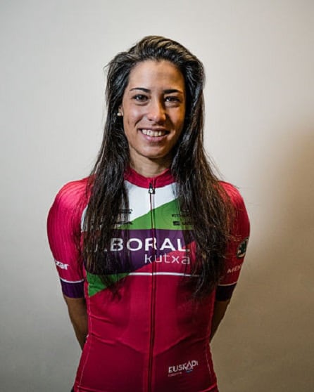 Tania Calvo con el maillot de su equipo