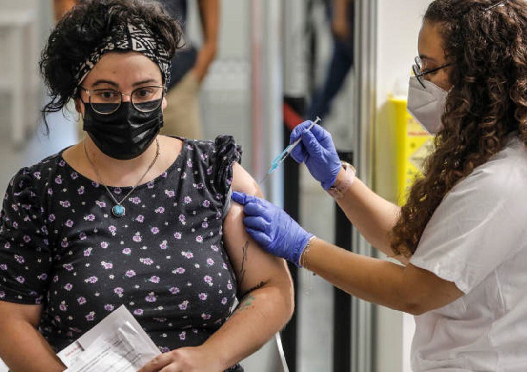 La vacunación incide en la disminución de los casos por COVID-19