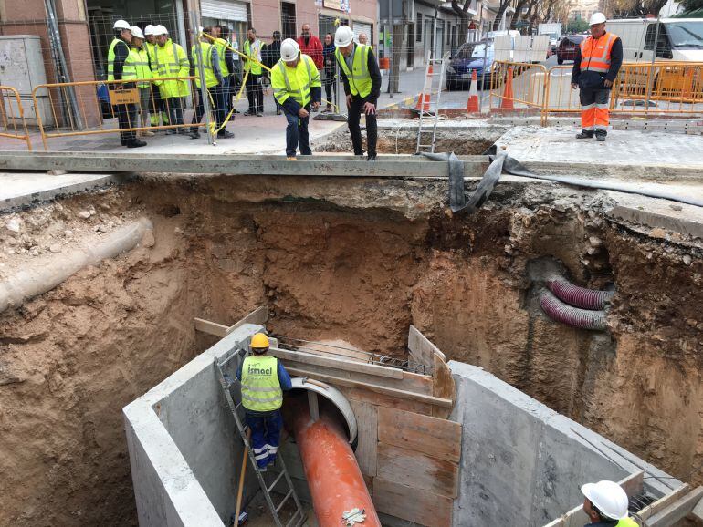 El alcalde ha visitado hoy las obras del colector de Carrús