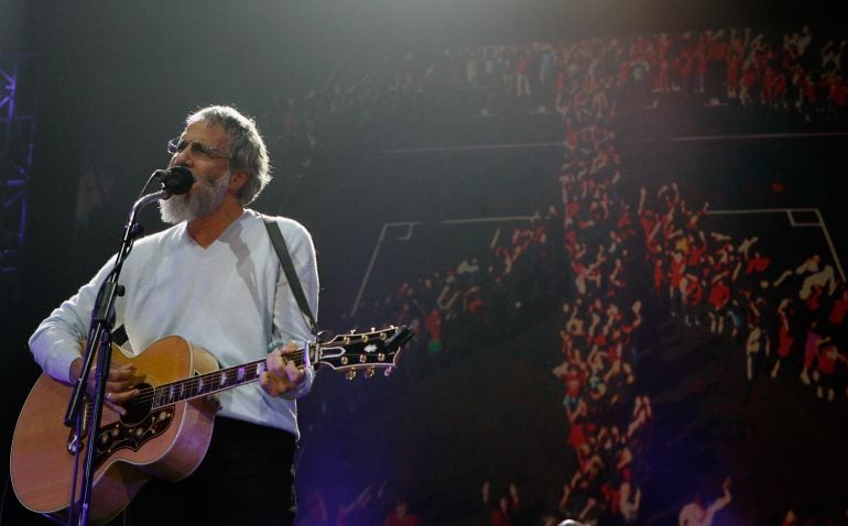 Yusuf Islam (Cat Stevens) durante una actuación en un festival benéfico en 2011