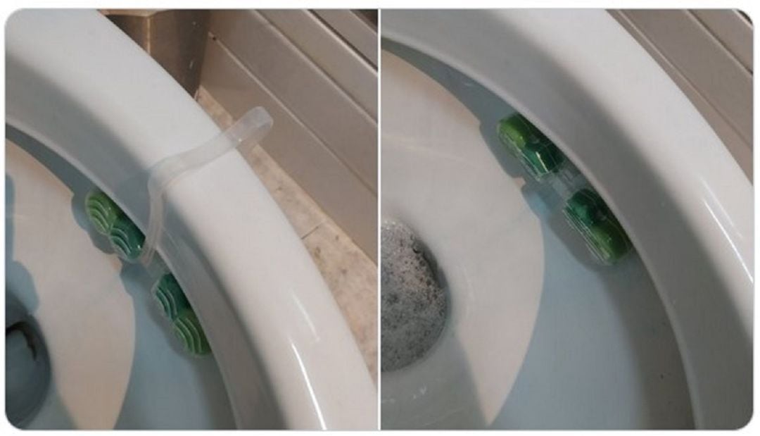 Un usuario muestra la forma correcta de colocar la pestaña del ambientador del WC