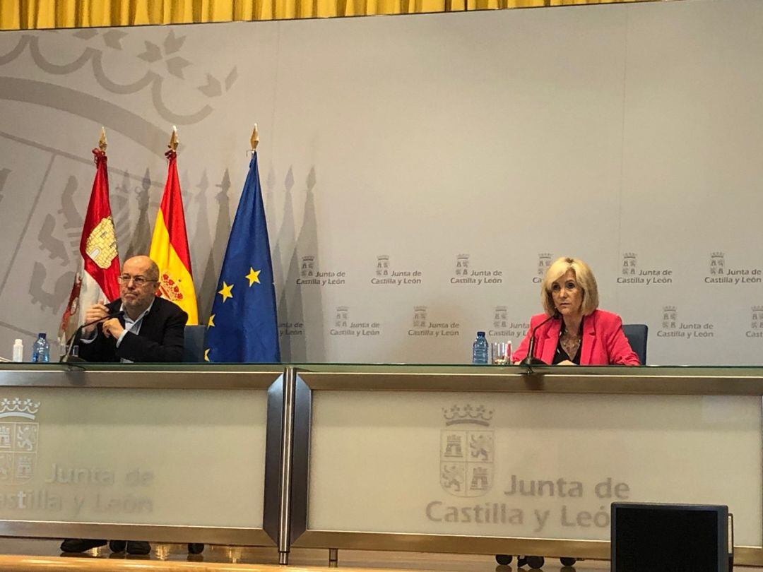 Francisco Igea informa de los acuerdos del Consejo acompañado de la consejera de Sanidad, Verónica Casado. 