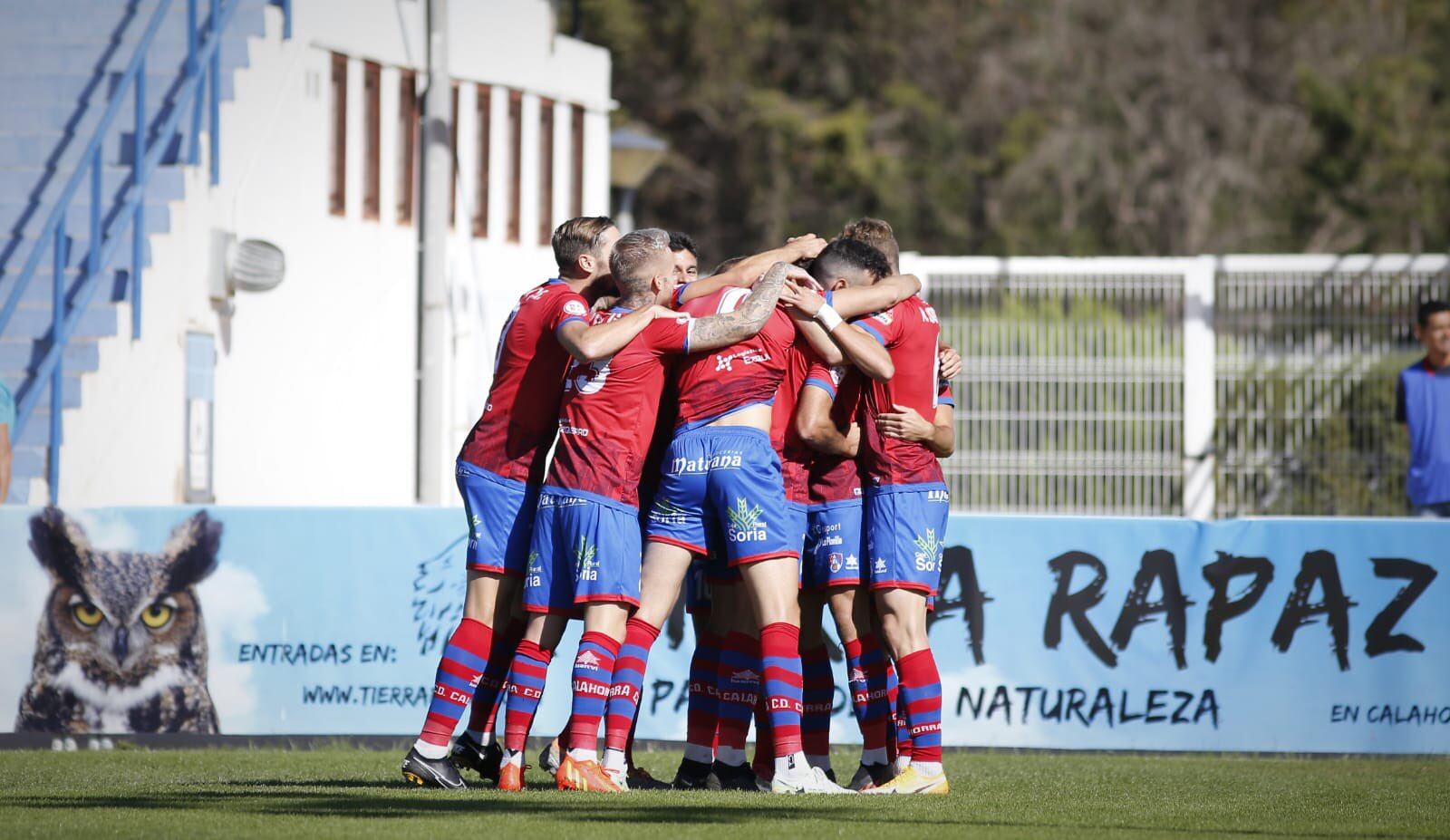 Los futbolistas del CD Calahorra celebran el tanto de Baselga frente al Bilbao Athletic / CD Calahorra