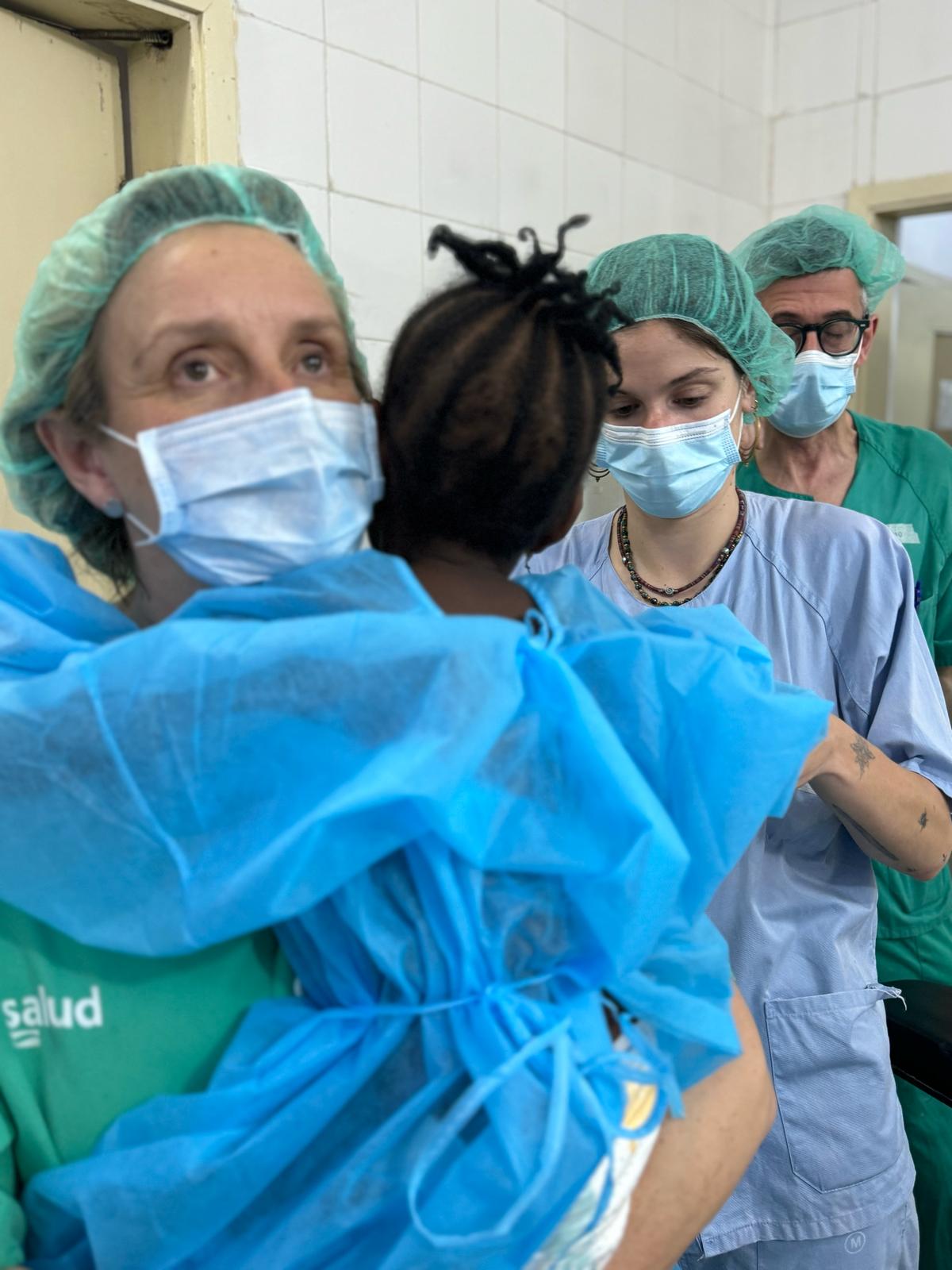 Anestesistas aragoneses operando en Sierra Leona