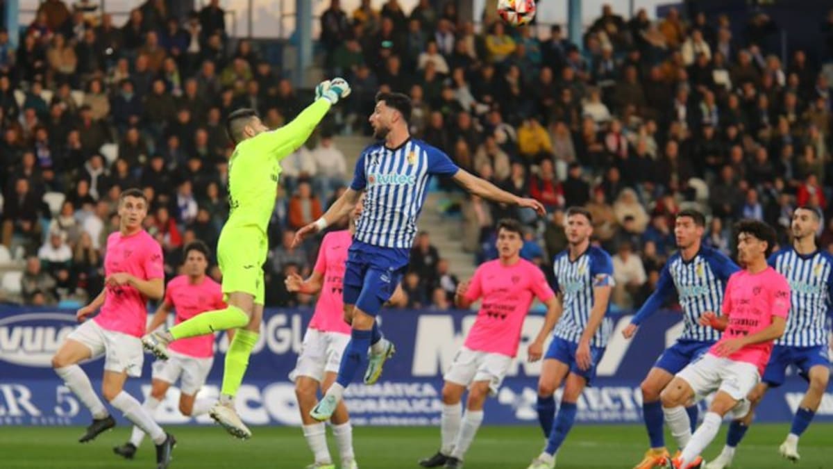 La Deportiva vuelve a tropezar en el Toralin