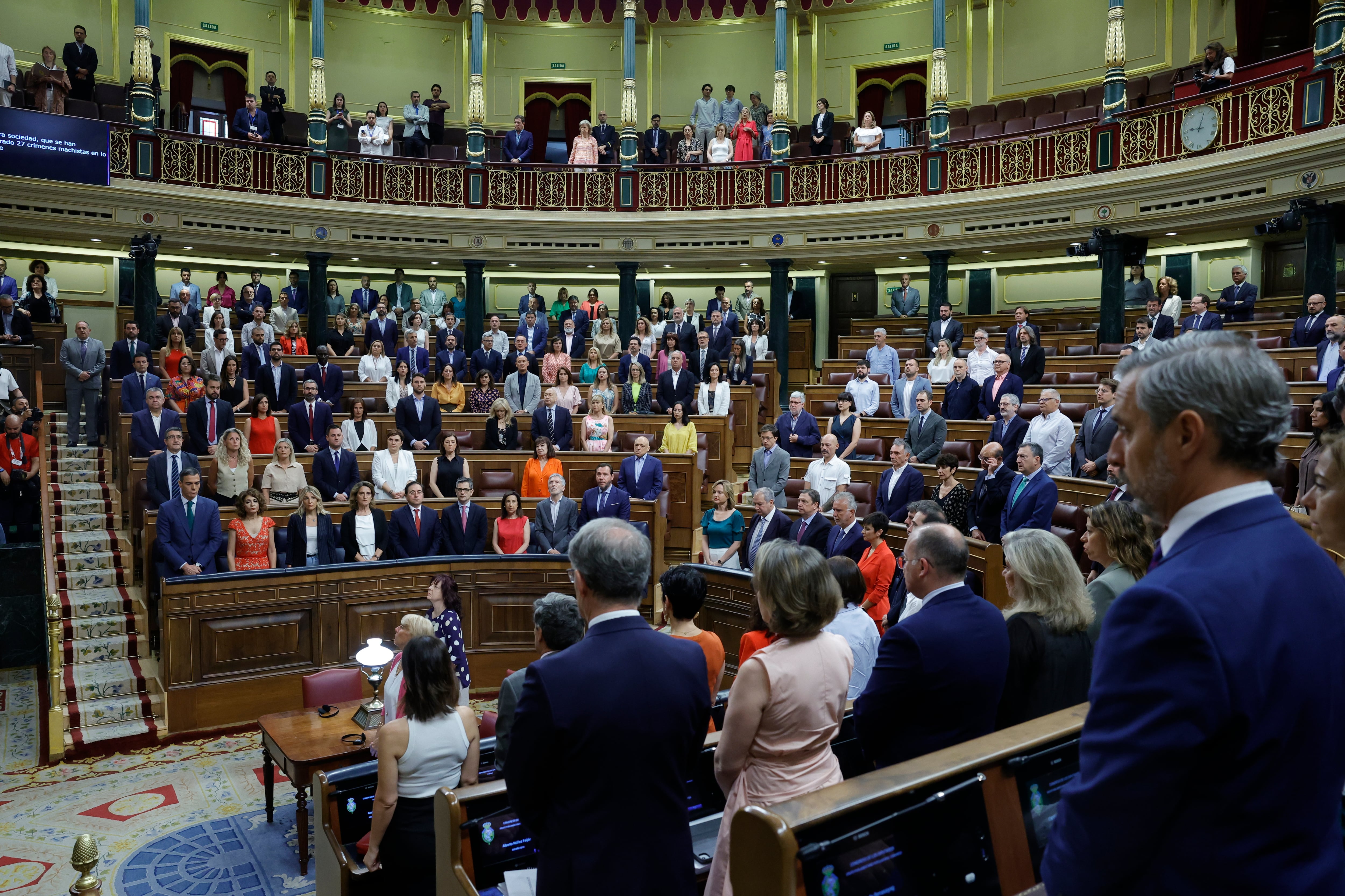 La Cámara guarda un minuto de silencio por las víctimas de la violencia machista antes del inicio de la sesión