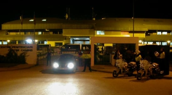 L'entrada de la presó de Qautre Camins a l'acabament del motí de 2004