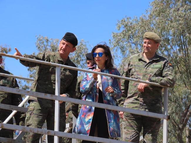 La ministra de Defensa, Margarita Robles con el JEME, Amador Enseñat y Berea y el general Olazábal en Cerro Muriano