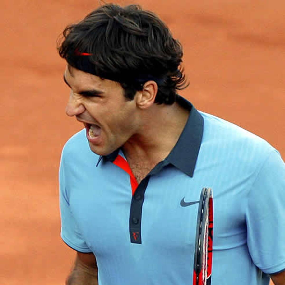 Federer avanza en París, mientras Djokovic cae eliminado