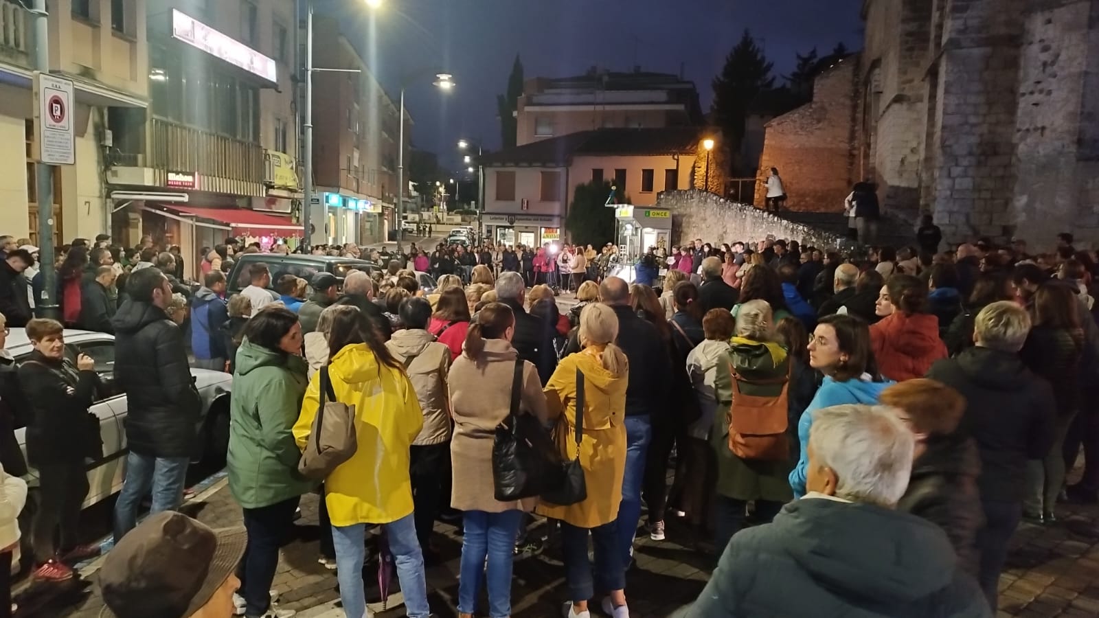 Concentración en Cuéllar ante el fallecimiento de su vecina por violencia de género