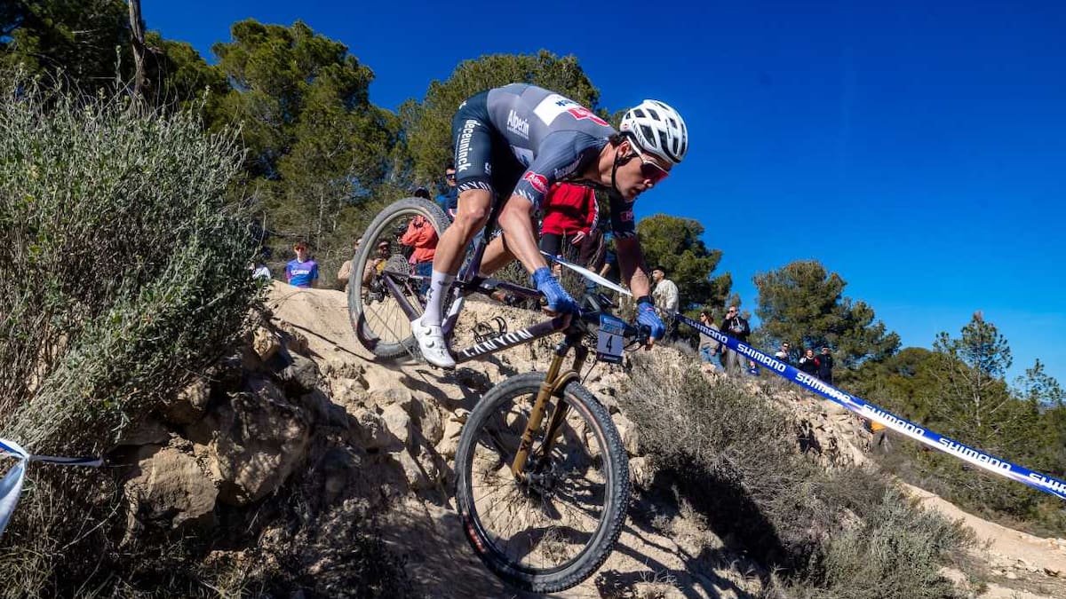 Tamara Wiedmann y Samuel Gaze dominan la Shimano Super Cup Massi en La Nucía