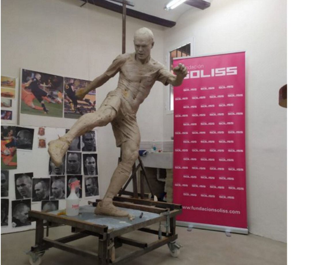 Escultura de Andrés Iniesta