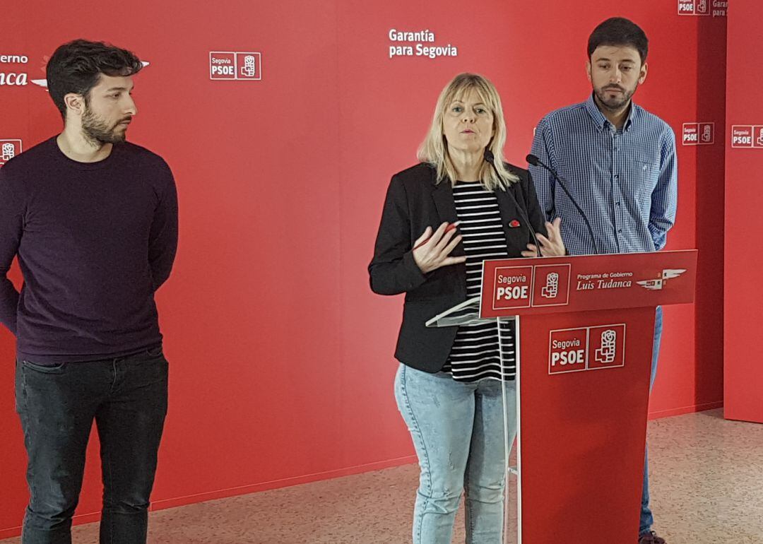 Ana Agudíez, con Francisco Díez - a la derecha - y Jaime Yoldi, durante la presentación en Segovia del Plan Retorno de Talento