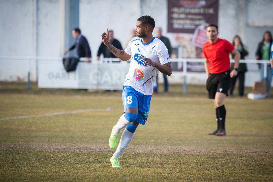 Edipo, durante un partido de la presente temporada en La Arboleda.