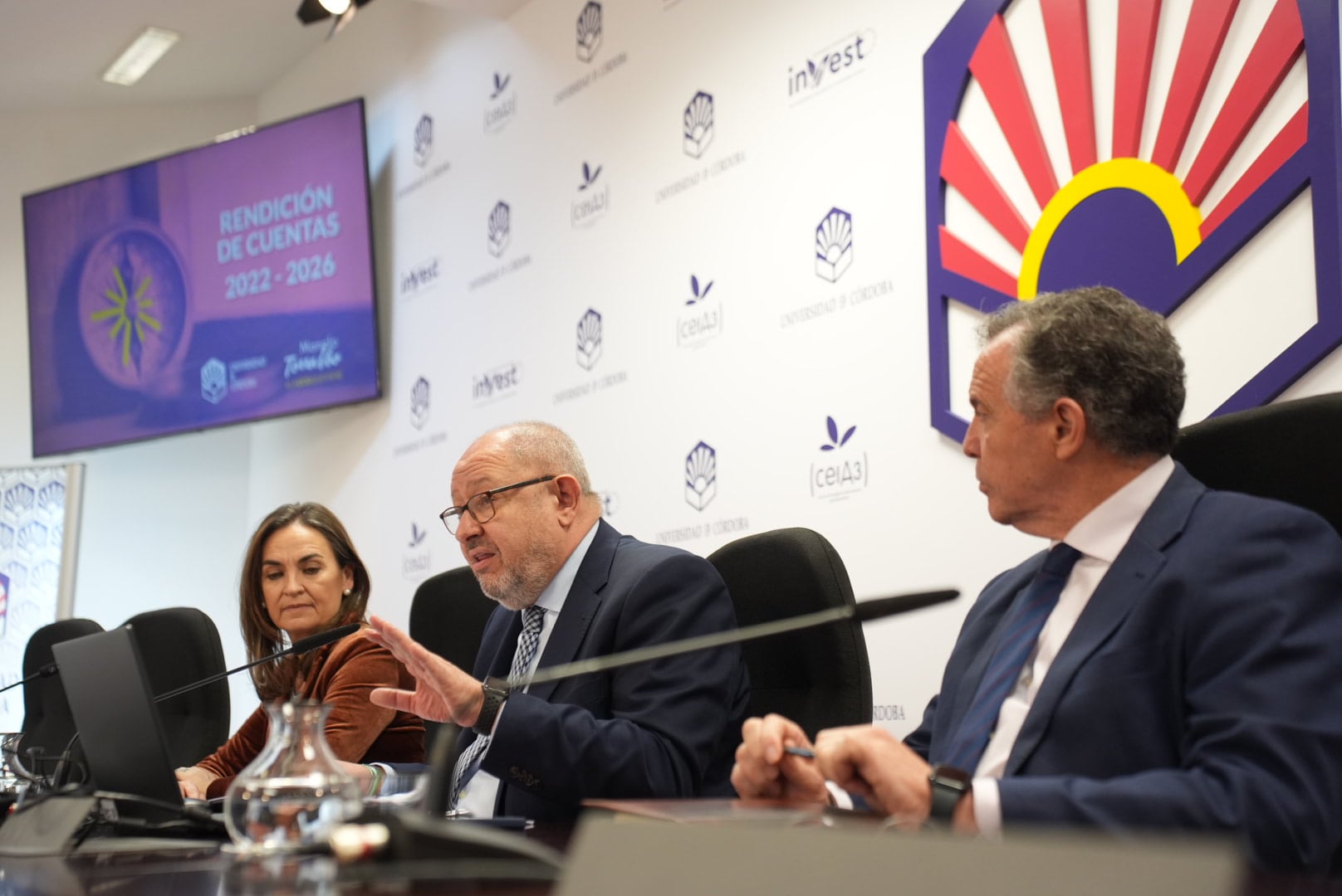 María José Polo,  Manuel Torralbo y Eulalio Fernández, del equipo rectoral de la UCO, durante la rueda de prensa en la que han rendido cuentas del trabajo realizado durante el mandato.