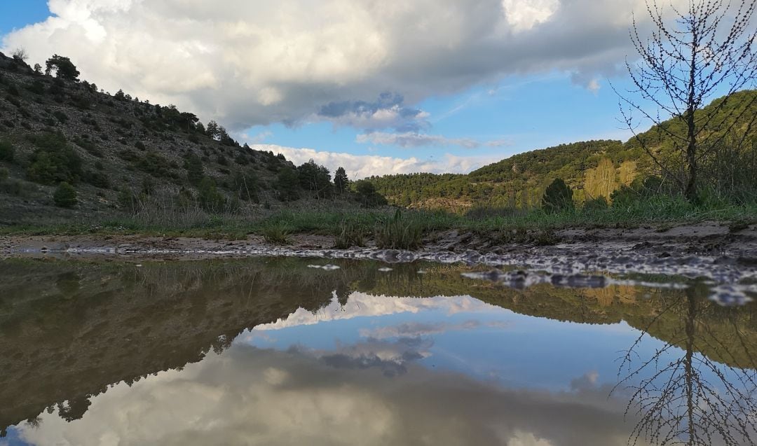 Un punto en el recorrido de este sendero que sigue el curso del río Huécar y se cruza con el arroyo de la Rambla.