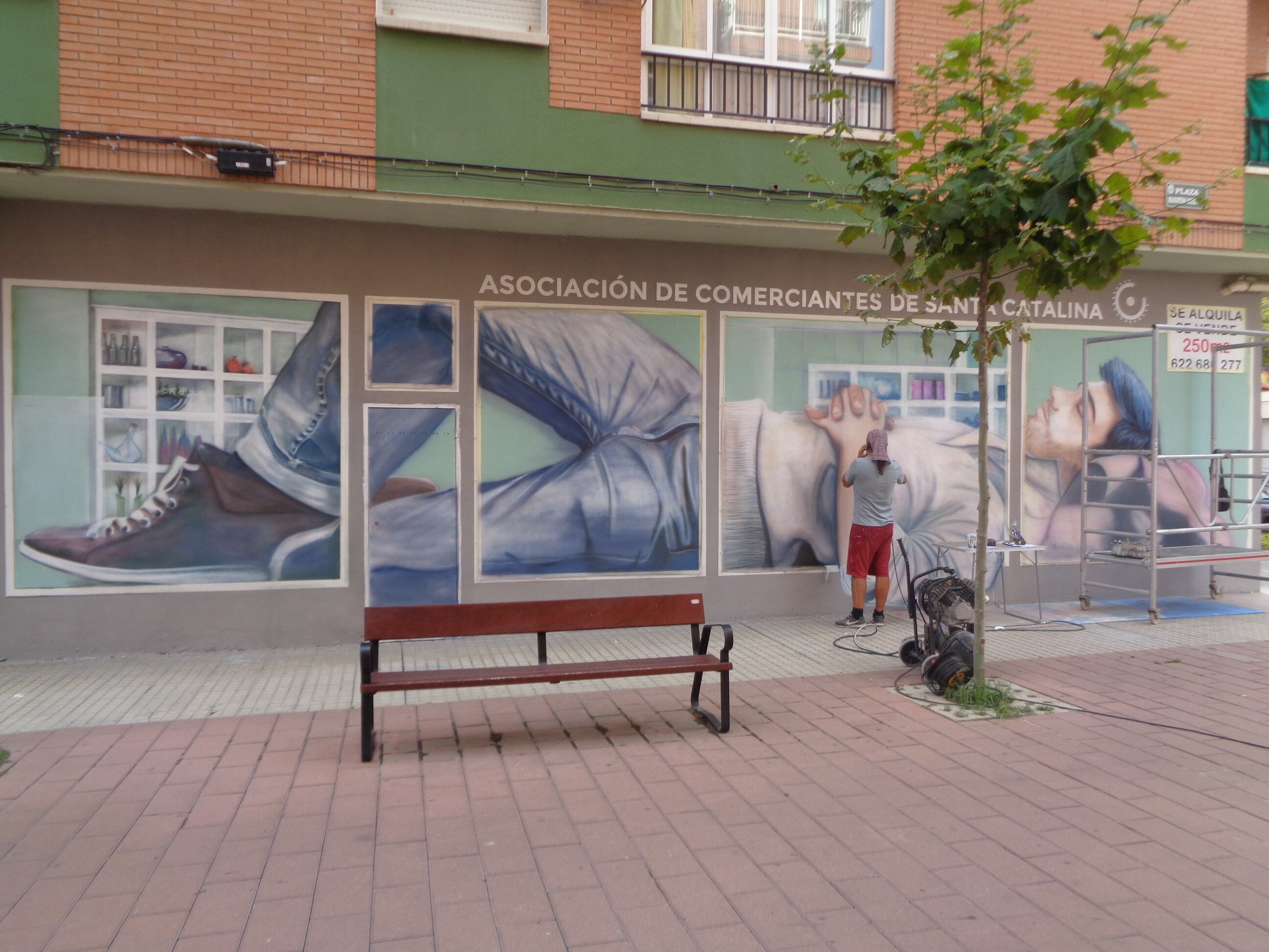 Imagen de archivo del mural de Nano Lázaro en la plaza que acogerá este mercadillo