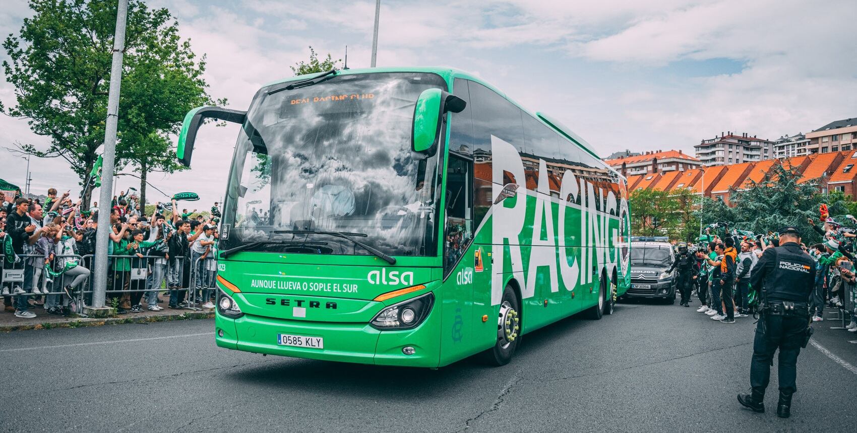 El autobús del Racing, antes del partido contra el Real Oviedo.