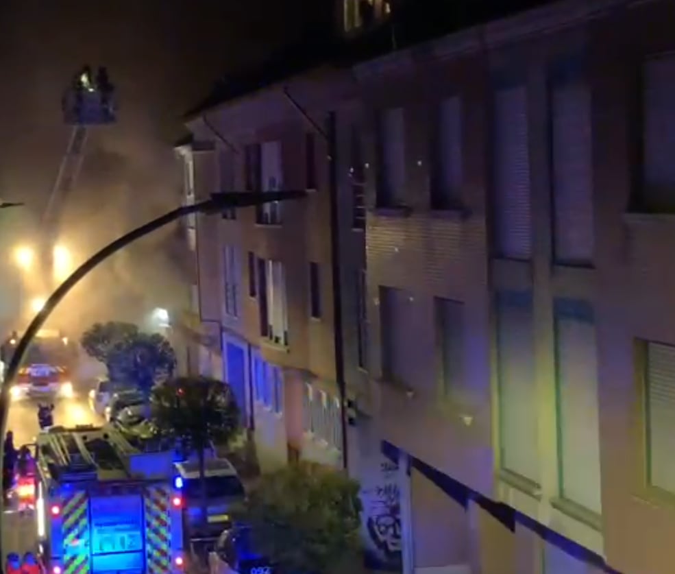 Un incendio en una vivienda en Valladolid capital se salda con dos mujeres de 51 y 26 años intoxicadas por inhalación de humo