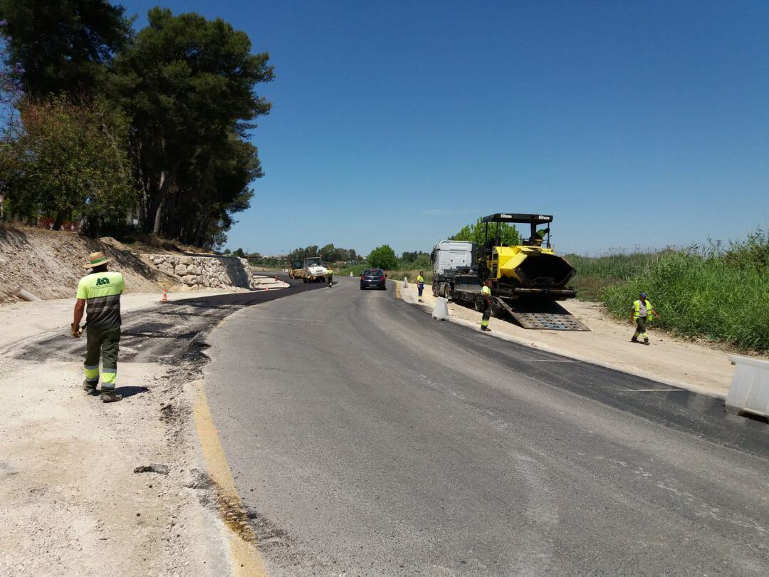 Imagen de los trabajos que se están ejecutando en la carretera que une La Barca y Jerez