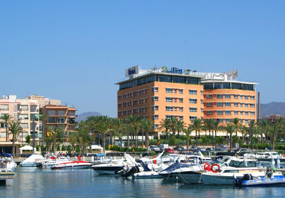 Hotel Puerto Deportivo Juan Montiel