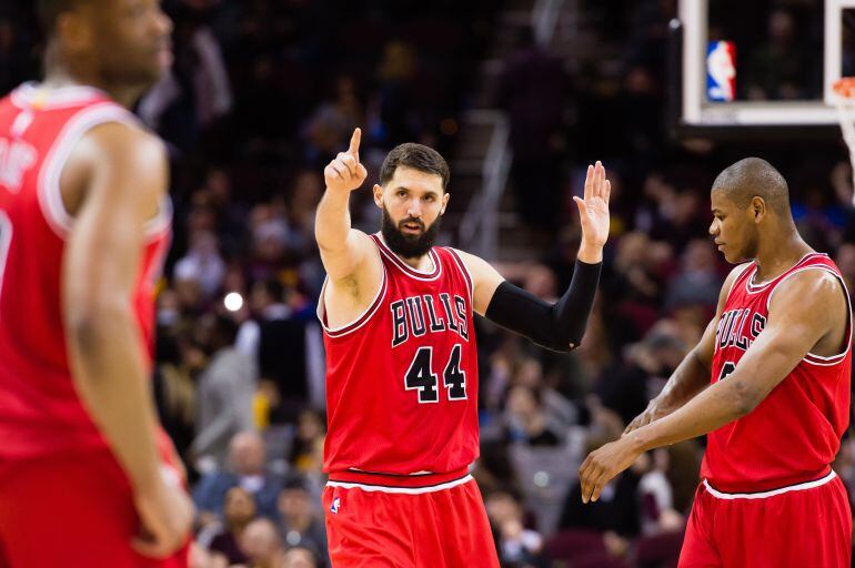 Mirotic, durante un partido con los Bulls