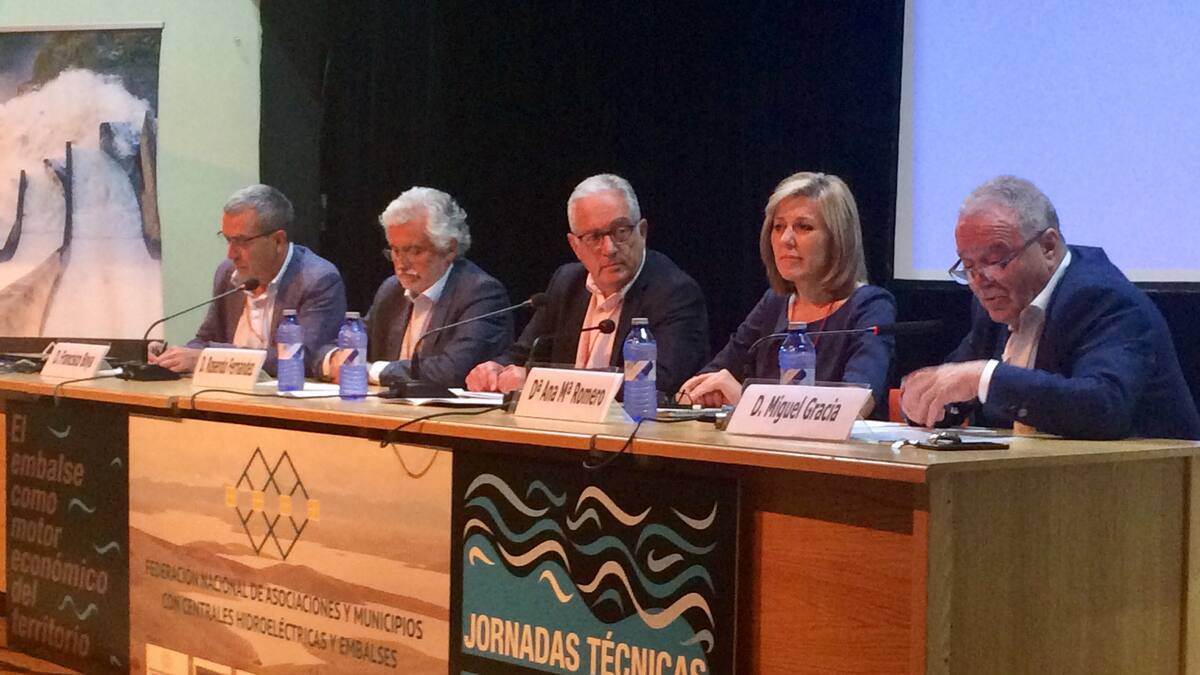 El presidente de la DPH defiende en Badajoz la necesidad de una normativa especifica para impulsar el turismo de "embalses"