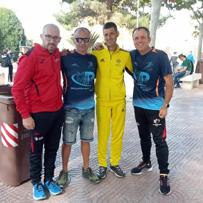 Micó, con sus paisanos del Promesas