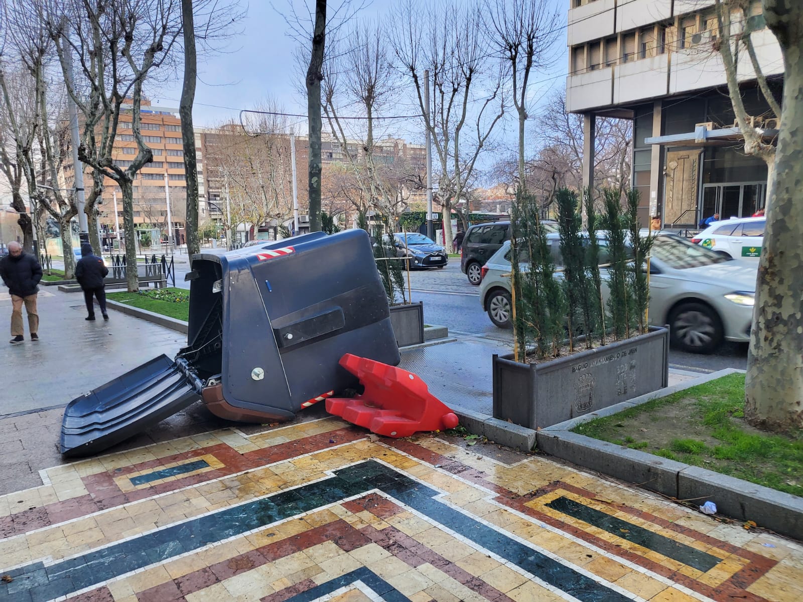 Efectos del viento este martes en Jaén.