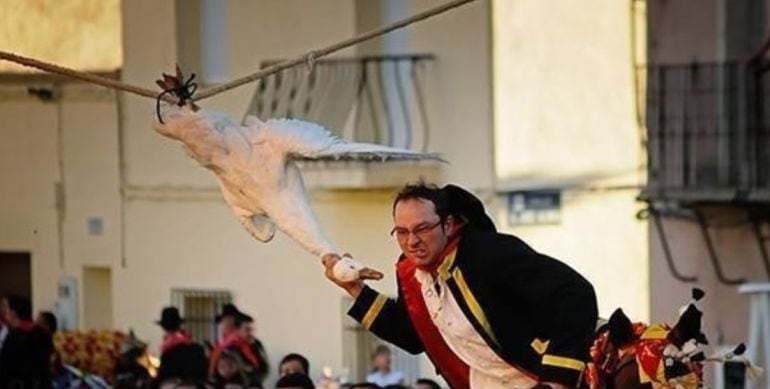 Fiesta de &quot;correr los gansos&quot; en Carpio de Tajo