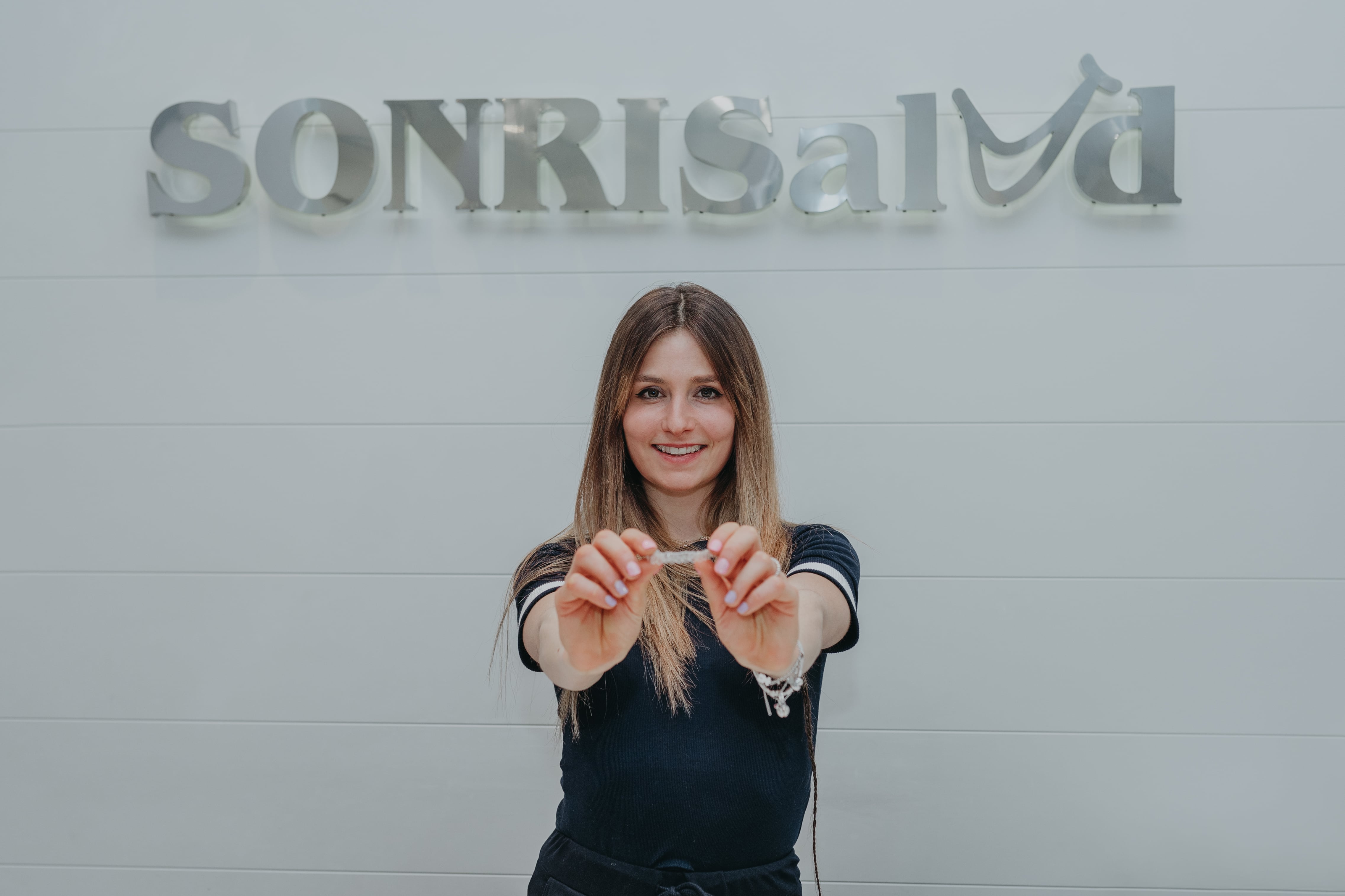 La Clínica Dental Sonrisasalud lanza la campaña invisalign con descuentos en la ortodoncia invisible.