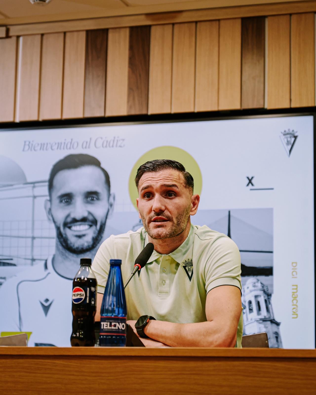 Lucas Pérez en la sala de prensa del Nuevo Mirandilla. Foto: Cádiz CF.