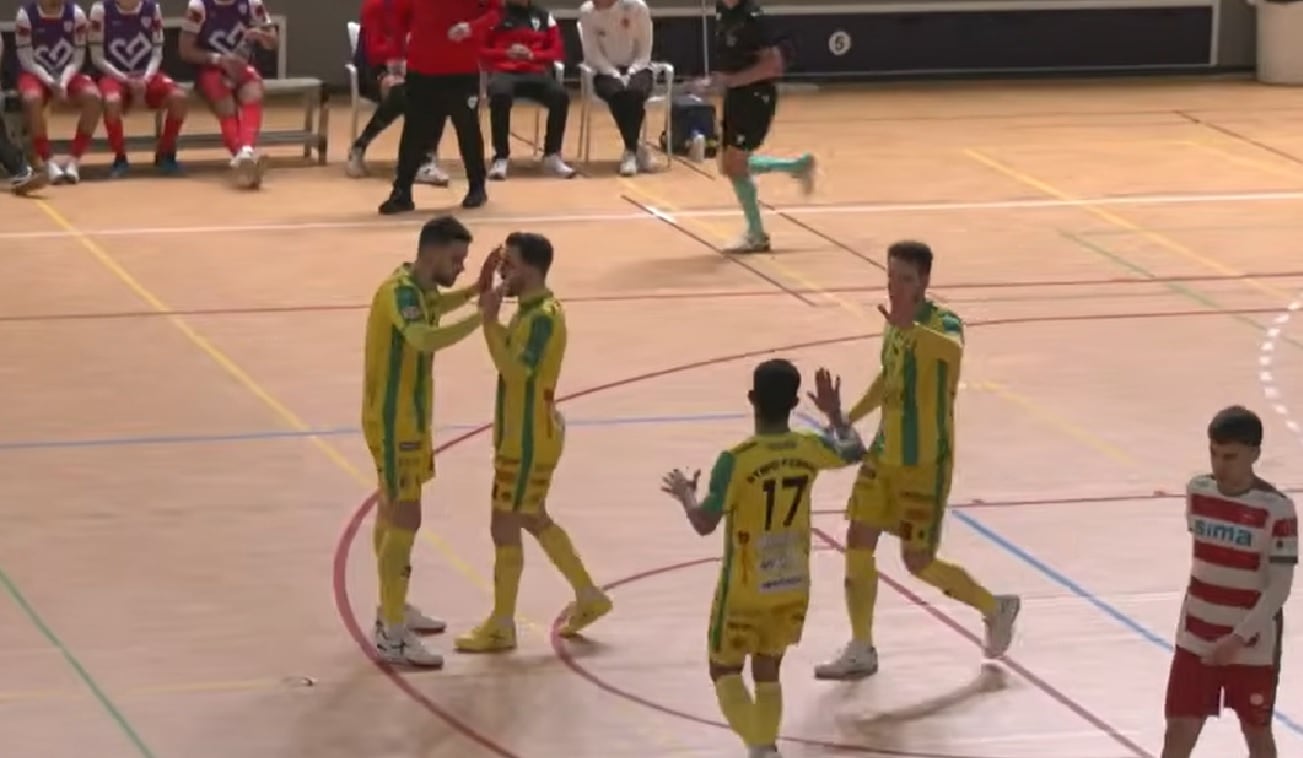 El Jaén Paraíso Interior celebra un gol frente al Granada en su campo.