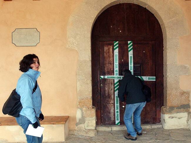 Entrada al albergue municipal de la "Ermita de San Cristóbal", en el municipio de La Todolella, en la comarca castellonense de Els Ports, donde murieron dieciocho personas, de entre 20 y 40 años, al parecer por inhalación de gas o a consecuencia del monóxido de carbono debido a la mala combustión de unas estufas, que pasaban la noche tras celebrar un cumpleaños.